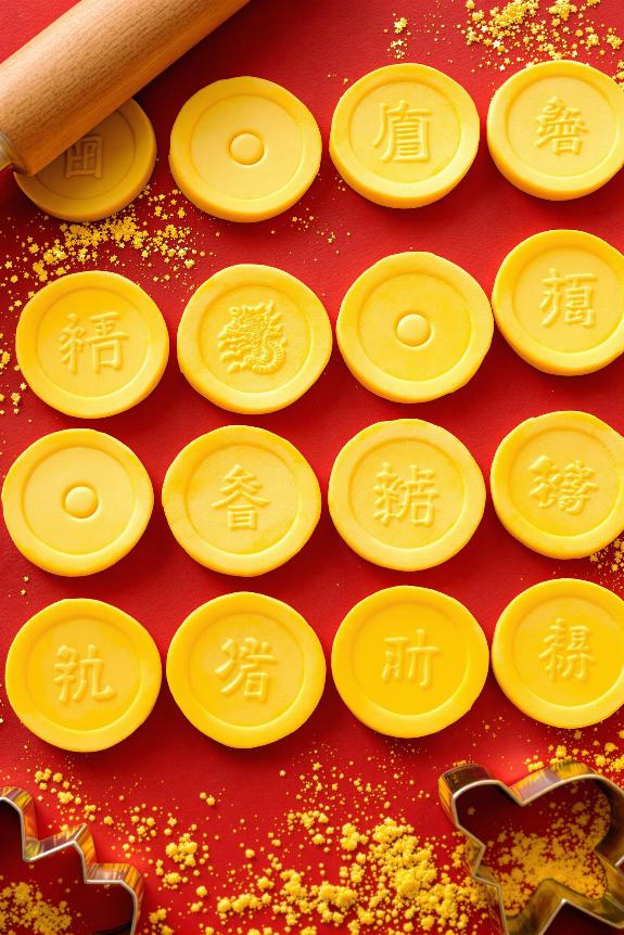 creative play with gold